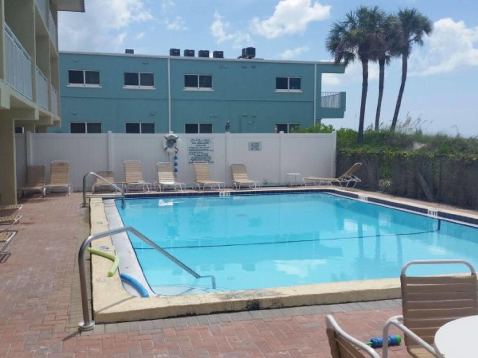 Club Bamboo South - Bradenton Beach Exterior photo